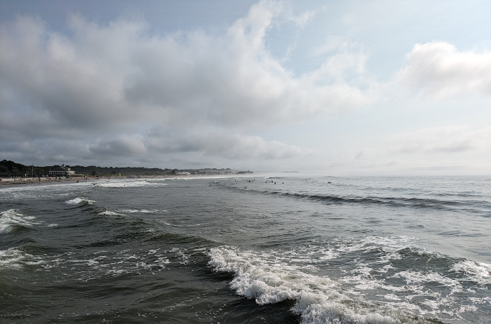 waves rolling into Narragansett beach