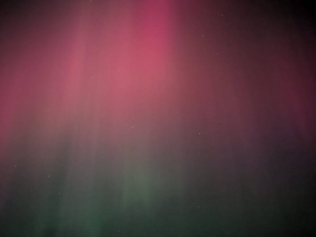 red and green aurora borealis